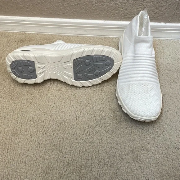 Slip ons - Picture 3 of 3